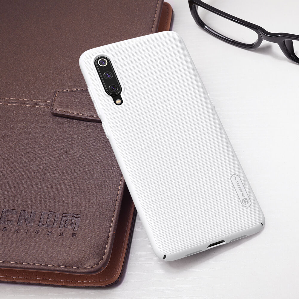 Nillkin bordás tok edzett műanyagból Xiaomi Mi 9 - arany