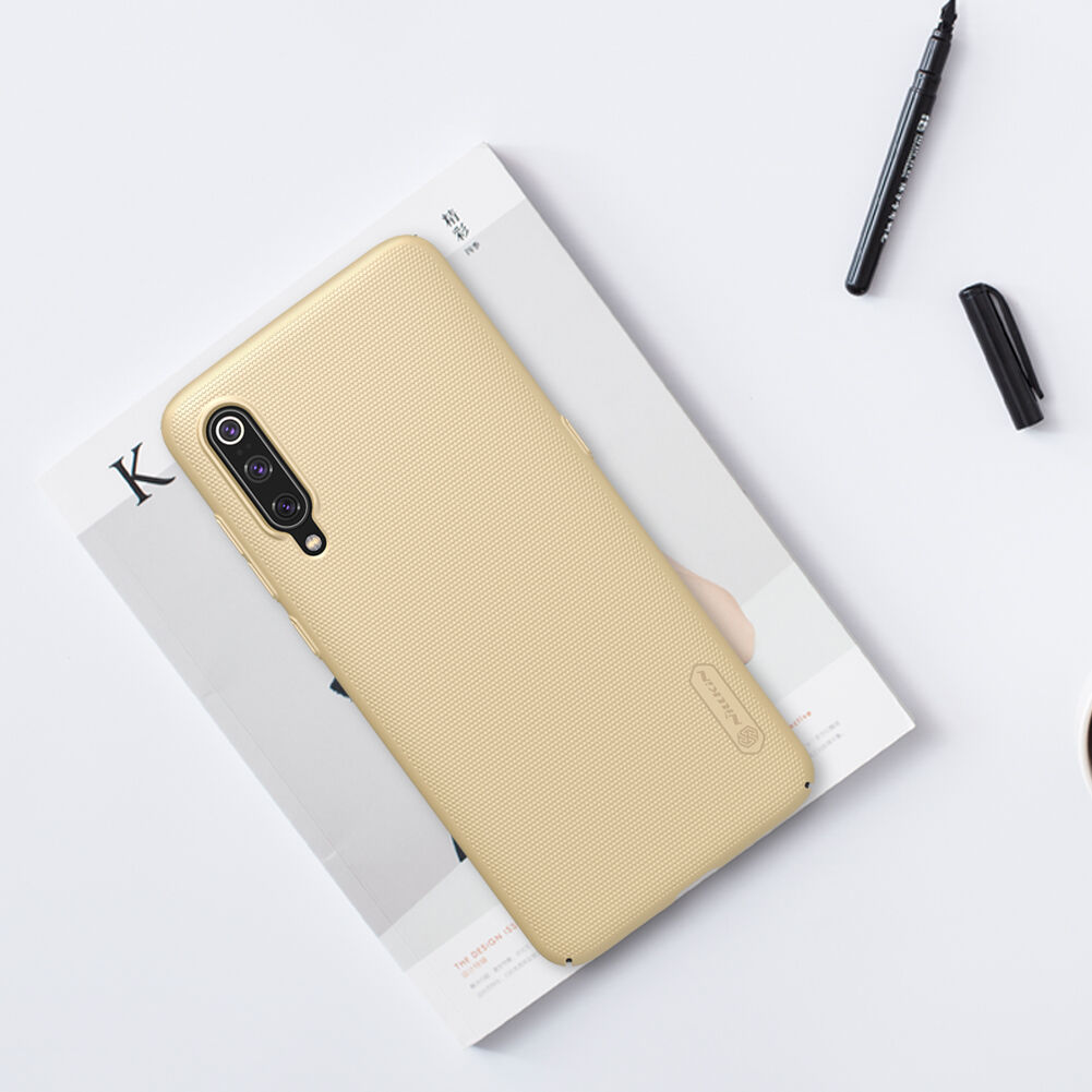 Nillkin bordás tok edzett műanyagból Xiaomi Mi 9 - arany