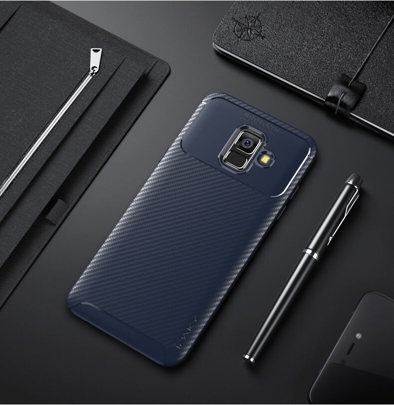 Ipaky műanyag tok karbon textúrával Samsung Galaxy A6 (2018) - barna