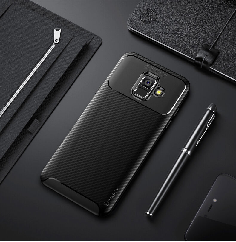 Ipaky műanyag tok karbon textúrával Samsung Galaxy A6 (2018) - fekete
