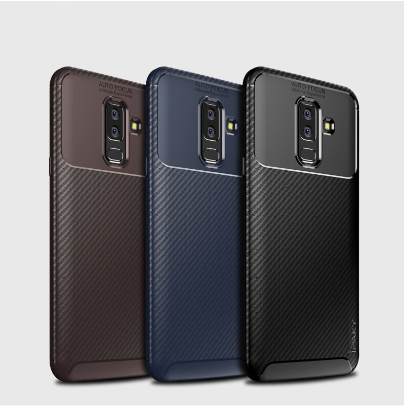Ipaky műanyag tok karbon textúrával Samsung Galaxy A6 Plus (2018) - barna