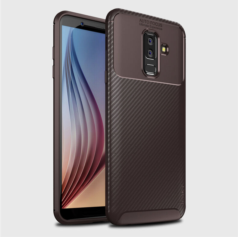 Ipaky műanyag tok karbon textúrával Samsung Galaxy A6 Plus (2018) - barna Ipaky műanyag tok karbon textúrával Samsung Galaxy A6 Plus (2018) - barna