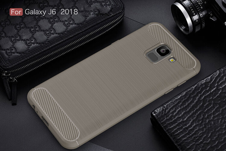 Műanyag tok csiszolt textúrával Samsung Galaxy J6 (2018) - fekete