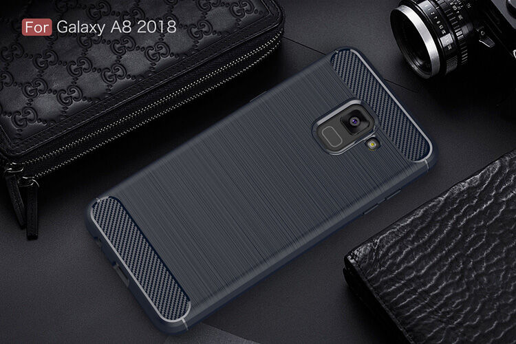 Műanyag tok csiszolt textúrával Samsung Galaxy A8 (2018) - piros