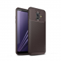 Ipaky műanyag tok karbon textúrával Samsung Galaxy A6 (2018) - barna
