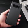 Műanyag tok karbon szál textúrával Samsung Galaxy S10 Plus - fekete